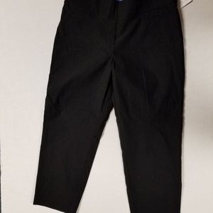 NWT Mid Rise Capri - Black